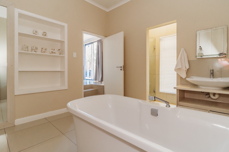 5 Bedroom Property for Sale in Heather Park Western Cape